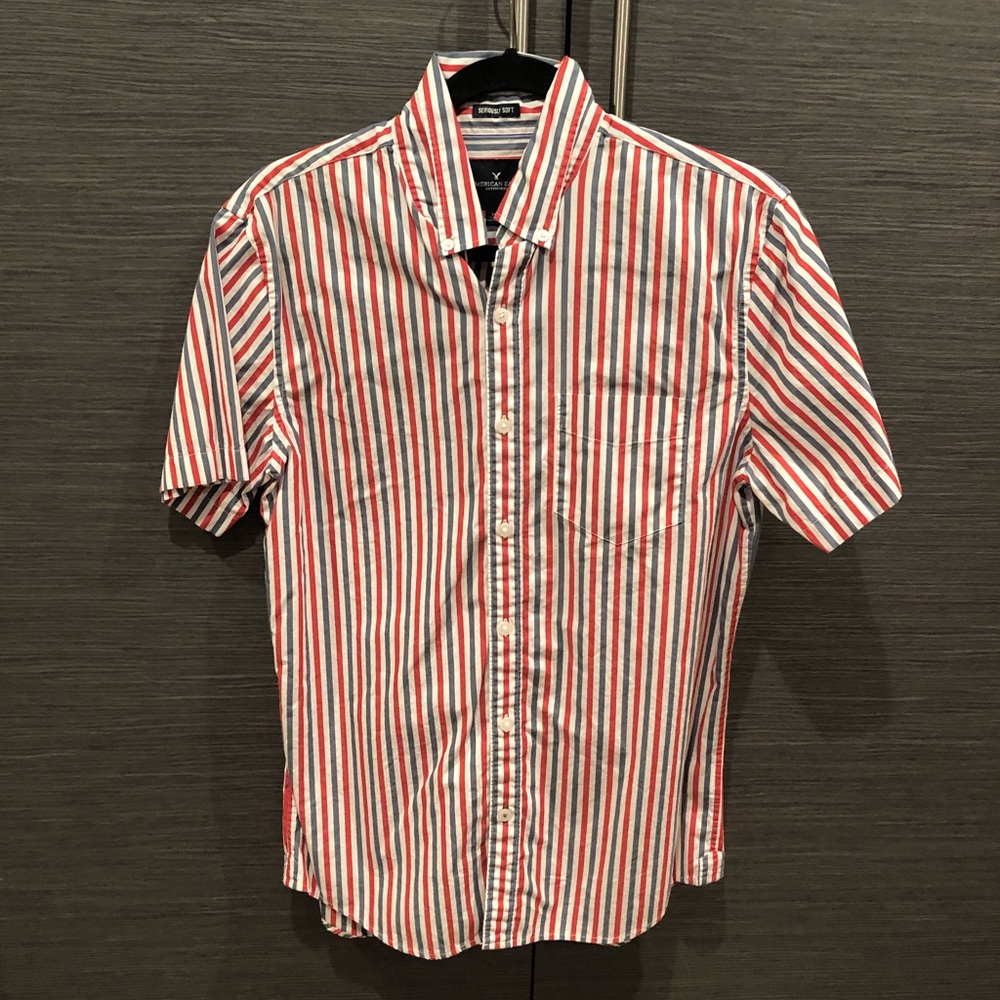 AE STRIPED SHORT SLEEVE BUTTON UP